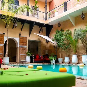 Romance (adults Only) Riad